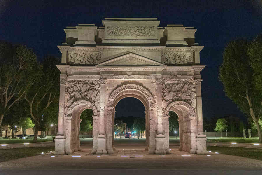Francia - Orange 006 - Arco del Triunfo - imagen nocturna.jpg
